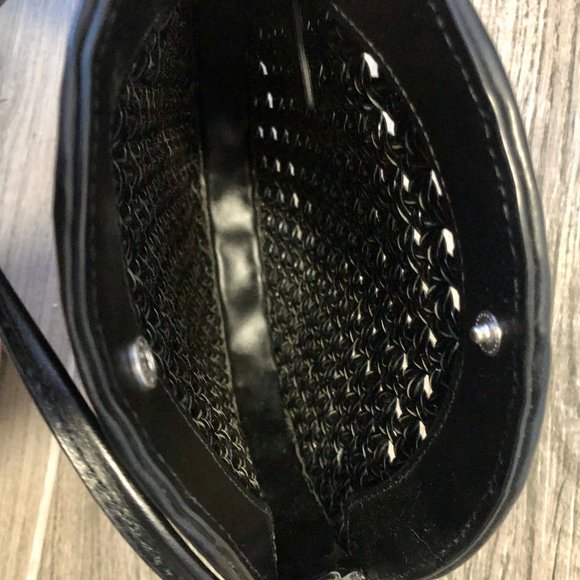 Elizabeth and James Designer Black Woven Crossbody Shoulder Bag Purse - Picture 4 of 5